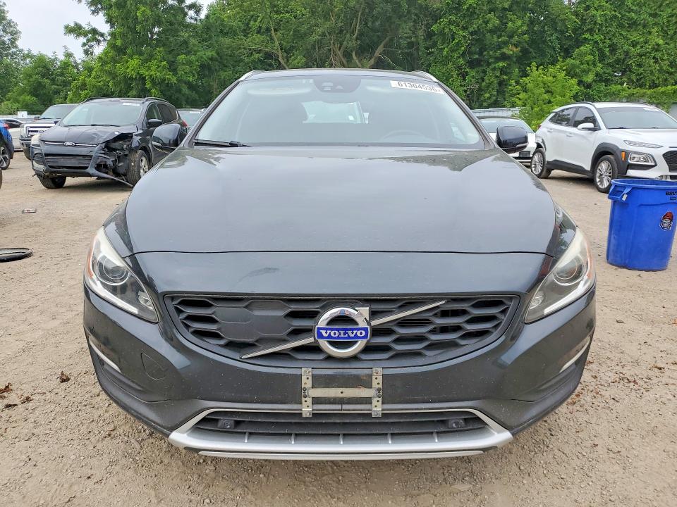 2015 Volvo V60 cross country VIN YV4612HM4F1000870 COPART salvage auction — REAR END, On - Permit No Brand - Unfit, sold $1,000 on 2026-08-04 (photo 5)