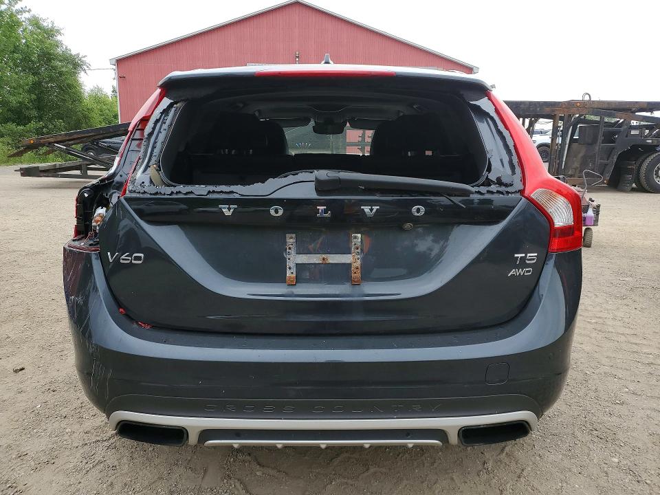 2015 Volvo V60 cross country VIN YV4612HM4F1000870 COPART salvage auction — REAR END, On - Permit No Brand - Unfit, sold $1,000 on 2026-08-04 (photo 6)