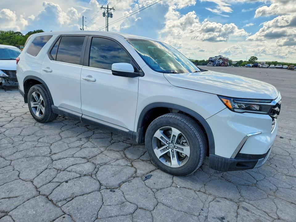 2023 Honda Pilot VIN 5FNYG2H4XPB014517 COPART salvage auction — MINOR DENT/SCRATCHES, Tn - Certificate Of Title, sold $16,200 on 2026-07-29 (photo 4)