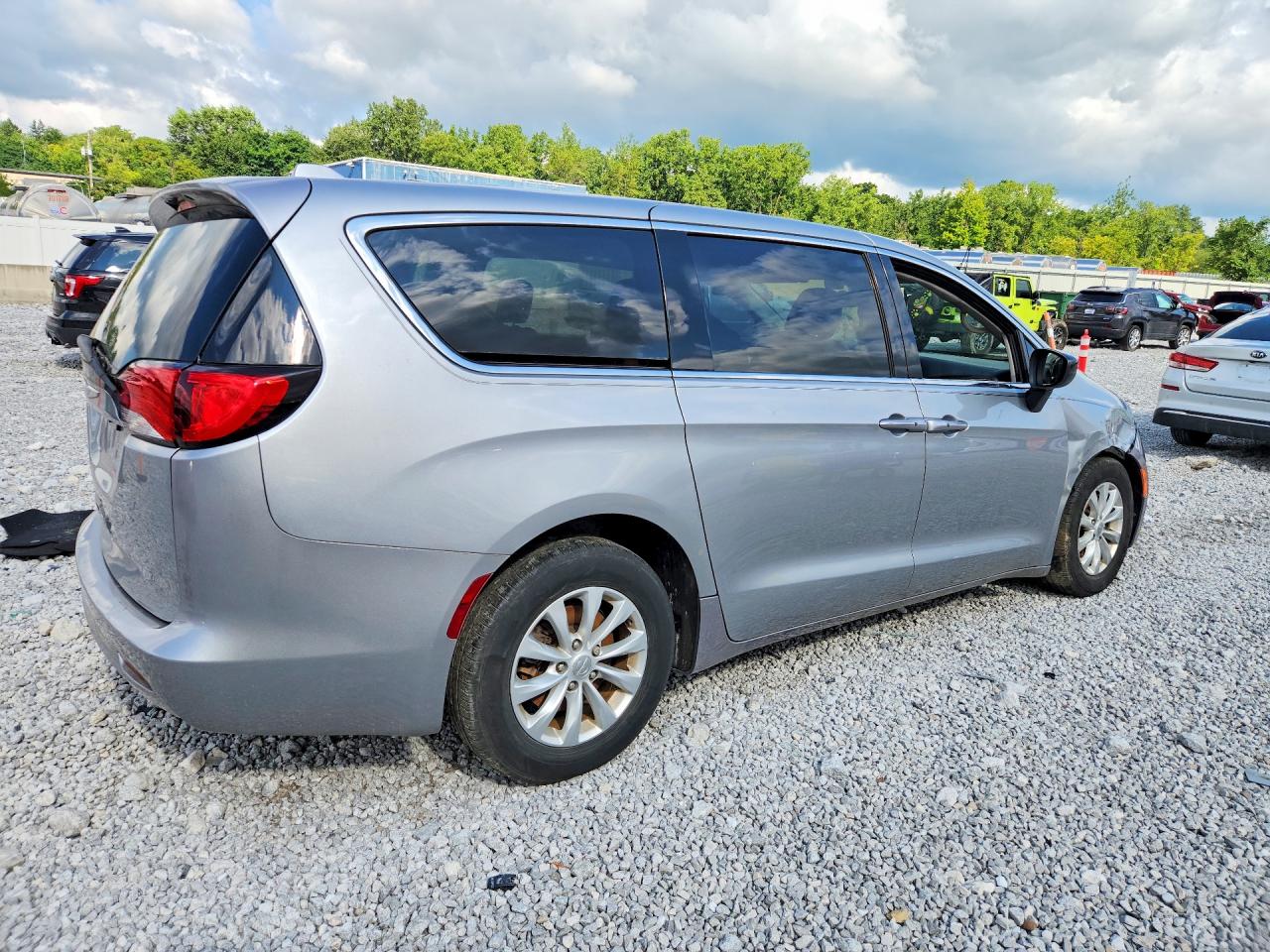 2017 Chrysler Pacifica VIN 2C4RC1DG7HR519995 COPART salvage auction — Side, OH - CERTIFICATE OF TITLE, sold $2,050 on 2026-09-18 (photo 3)