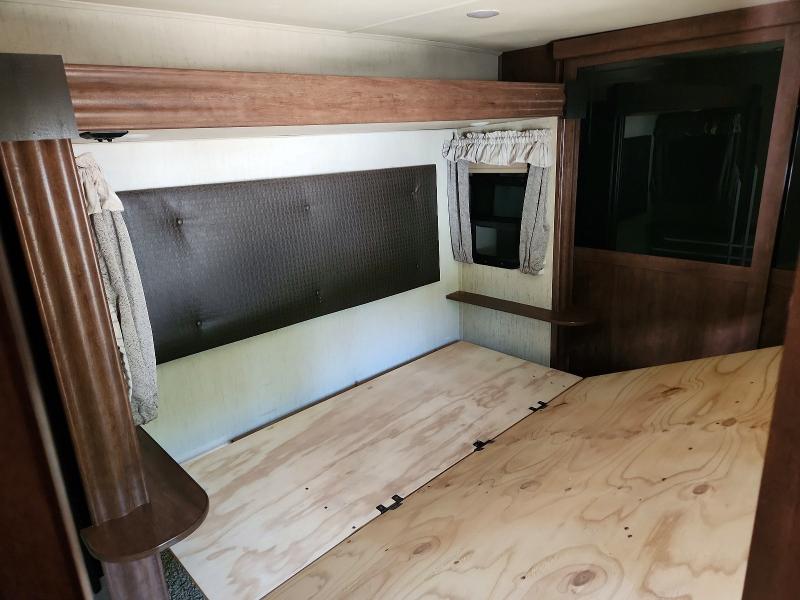 2018 Foresriver VIN 4X4FSEN22JJ045653 COPART salvage auction — HAIL, MI - CERTIFICATE OF TITLE, sold $9,500 on 2026-09-01 (photo 5)