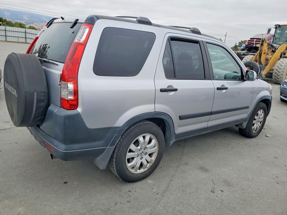 2005 Honda Cr-v VIN JHLRD78825C000654 COPART salvage auction — MINOR DENT/SCRATCHES, CA - DIS/DLR/EXP ONLY CLEAN TITLE, sold $1,300 on 2026-07-09 (photo 3)