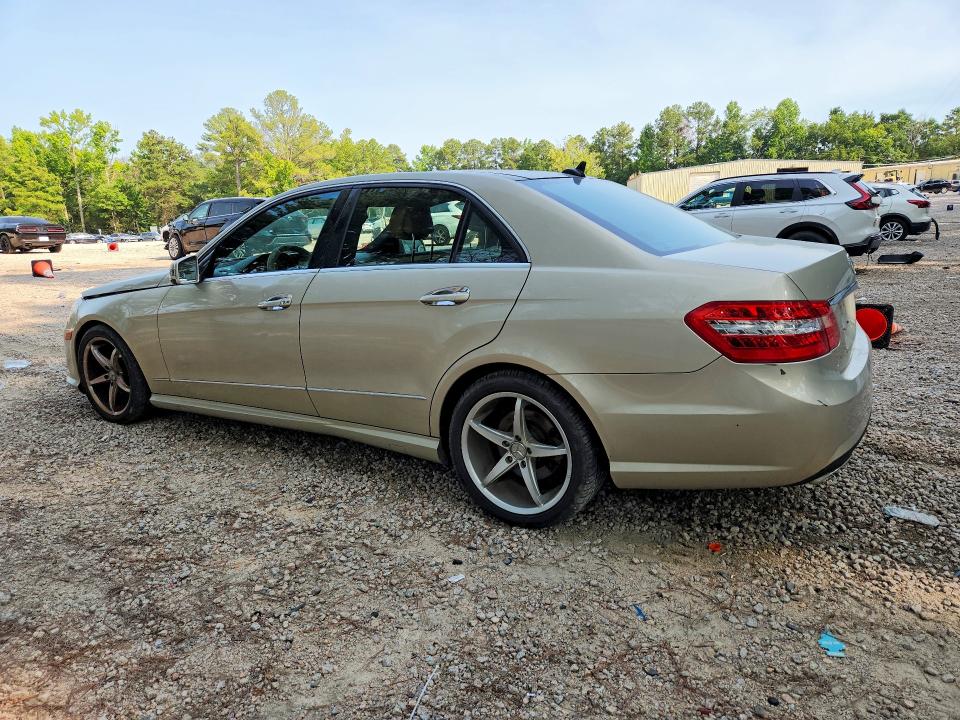 2011 Mercedes-benz E-klasse VIN WDDHF8HB7BA348323 COPART salvage auction — MINOR DENT/SCRATCHES, Ny - Dealer Only Clean Title, sold $250 on 2026-08-07 (photo 2)