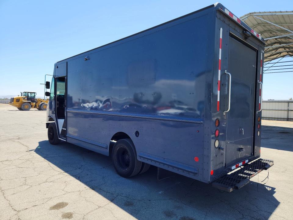 2020 Freightliner Chassis VIN 4UZAC2EA4LCMK2991 COPART salvage auction — MINOR DENT/SCRATCHES, CA - DIS/DLR/EXP ONLY CLEAN TITLE, sold $19,700 on 2026-09-18 (photo 2)