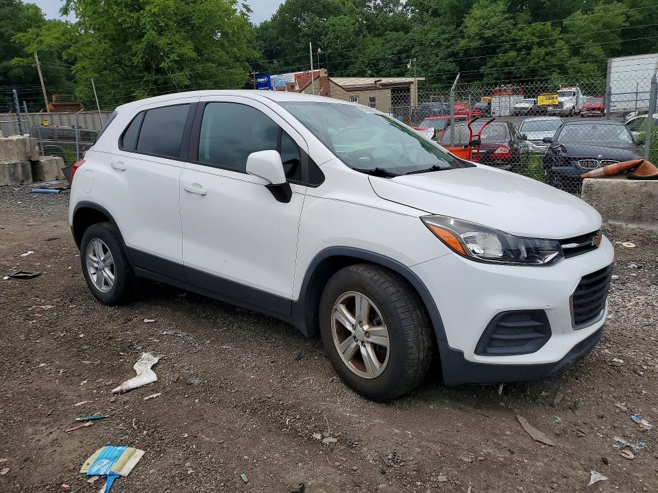 2019 Chevrolet Trax VIN 3GNCJKSB7KL398471 COPART salvage auction — MINOR DENT/SCRATCHES, WV - CERTIFICATE OF TITLE, sold $1,050 on 2026-07-28 (photo 4)