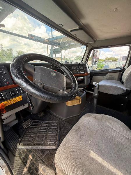 2012 Volvo VIN 4V5RC9DGXCN548735 COPART salvage auction — NORMAL WEAR, FL - CERTIFICATE OF TITLE (P), sold $15,900 on 2026-07-24 (photo 9)