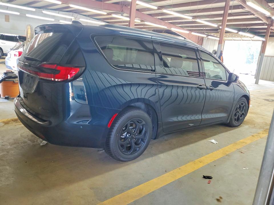 2024 Chrysler Pacifica VIN 2C4RC1S75RR102735 COPART salvage auction — FRONT END, FL - CERT OF TITLE SLVG REBUILDABLE (P), sold $9,100 on 2026-07-29 (photo 3)