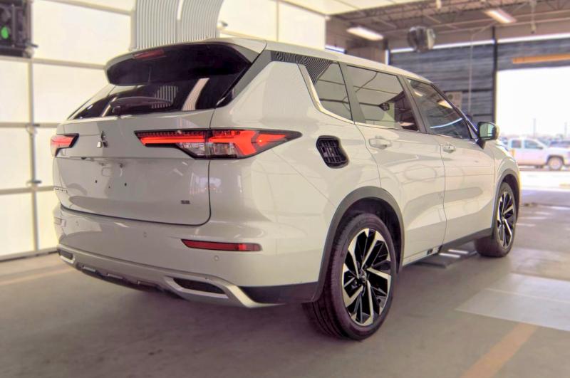 2024 Mitsubishi Outlander VIN JA4J3VA81RZ021066 COPART salvage auction — NORMAL WEAR, Tx - Certificate Of Title (P), sold $11,300 on 2026-07-29 (photo 4)