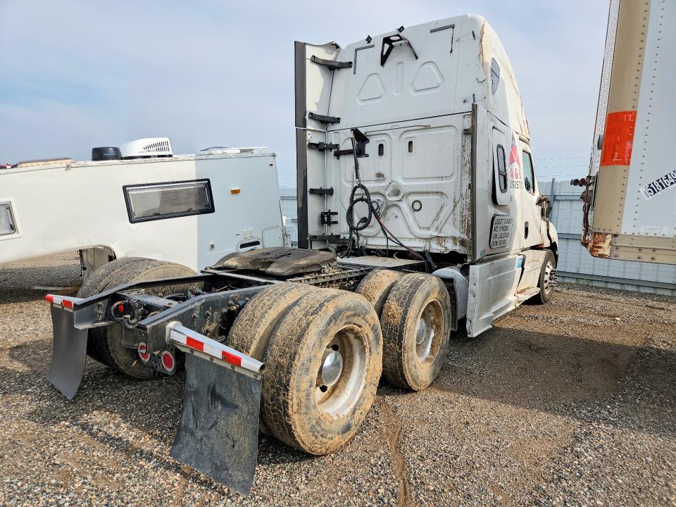 2020 Freightliner Cascadia VIN 3AKJHHDR0LSLS3405 COPART salvage auction — SIDE, MT - SALVAGE CERTIFICATE OF A VEHIC, sold $4,600 on 2026-08-27 (photo 3)
