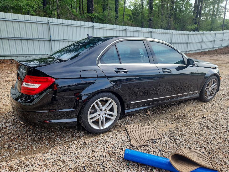 2014 Mercedes-benz C-klasse VIN WDDGF8AB4EA907840 COPART salvage auction — FRONT END, Salvage Title, sold $1,800 on 2026-08-21 (photo 3)