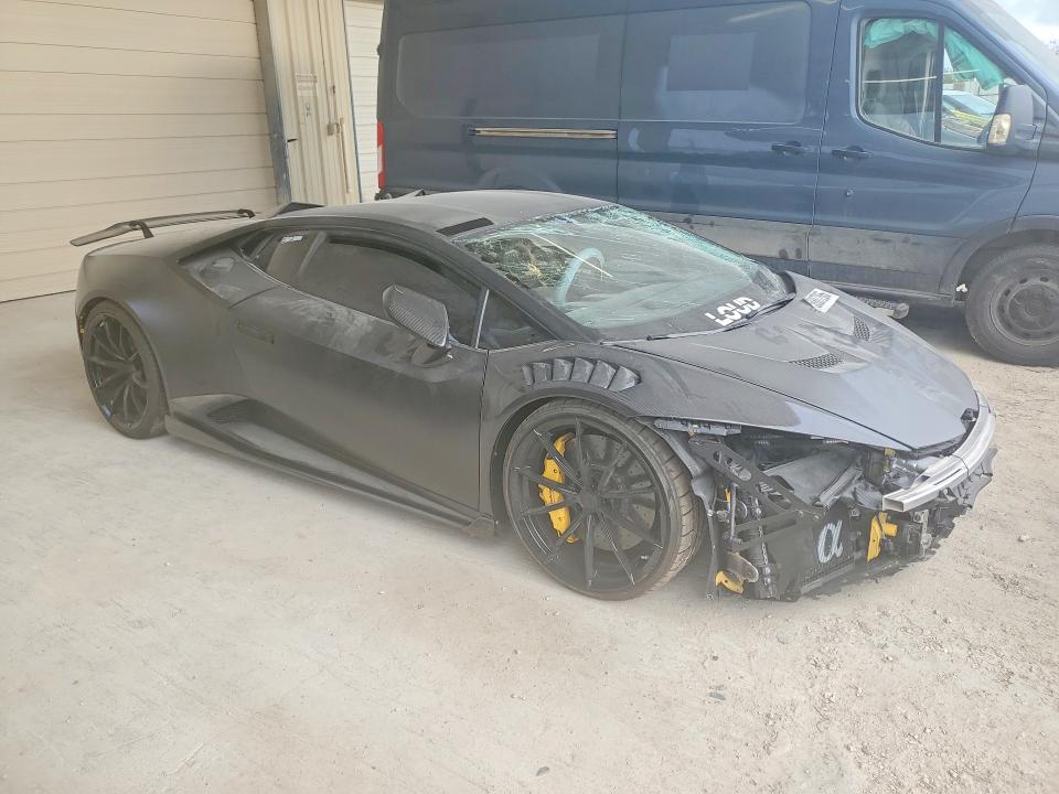 2015 Lamborghini VIN ZHWUC1ZF1FLA01505 COPART salvage auction — FRONT END, TX - SALVAGE VEHICLE TITLE, sold $94,000 on 2026-10-08 (photo 4)