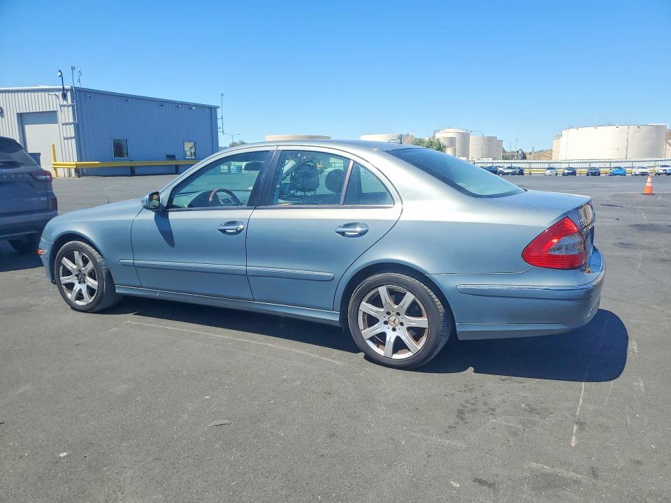 2007 Mercedes-benz E-class VIN WDBUF56X27B067021 COPART salvage auction — MINOR DENT/SCRATCHES, CA - DIS/DLR/EXP ONLY CLEAN TITLE, sold $425 on 2026-08-17 (photo 2)
