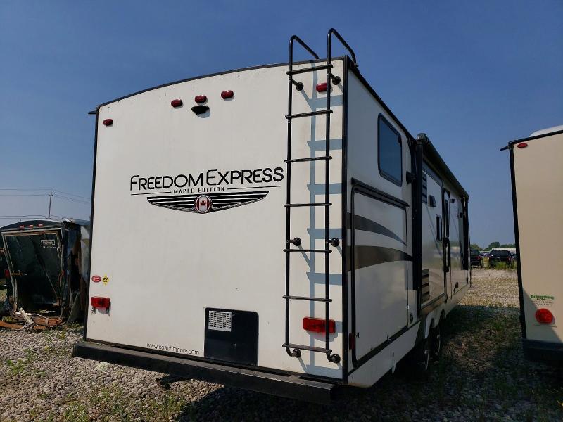 2020 Coach Freedom VIN 5ZT2FEXB9LW010022 COPART salvage auction — UNDERCARRIAGE, ON - PERMIT NO BRAND - UNFIT, sold $3,250 on 2026-07-28 (photo 5)