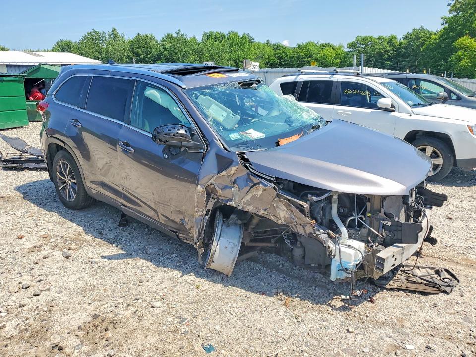2017 Toyota Highlander VIN 5TDJZRFH8HS468689 COPART salvage auction — ALL OVER, MA - CERT OF TITLE-SALVAGE, sold $3,650 on 2026-07-29 (photo 4)