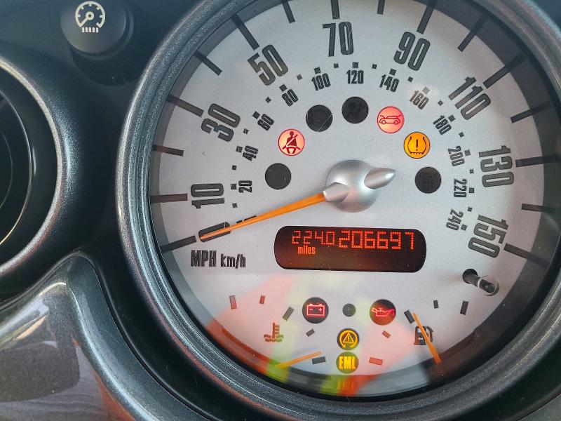 2004 Mini Cooper VIN WMWRE33474TD82492 COPART salvage auction — MINOR DENT/SCRATCHES, Ok - Certificate Of Title, sold $575 on 2026-07-30 (photo 9)