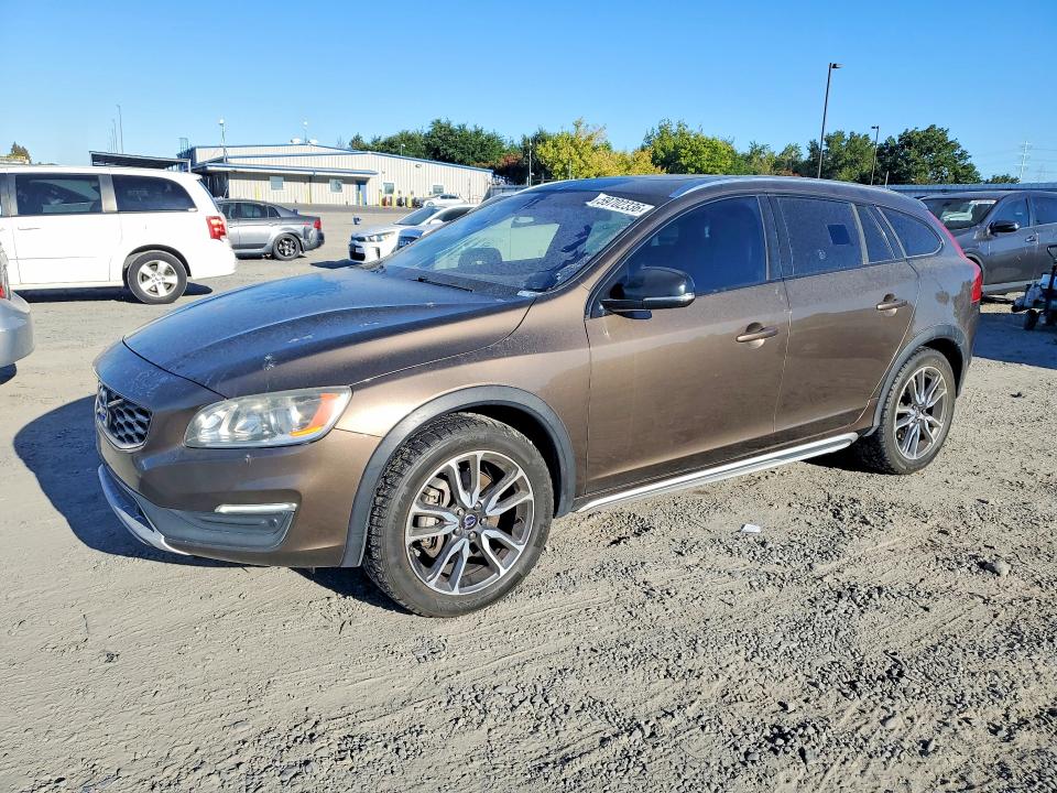 2017 Volvo V60 cross country VIN YV440MWK5H1027327 COPART salvage auction — ENGINE BURN, Nv - Dis/Dlr/Exp Only Clean Title, sold $2,400 on 2026-08-06 (photo 1)