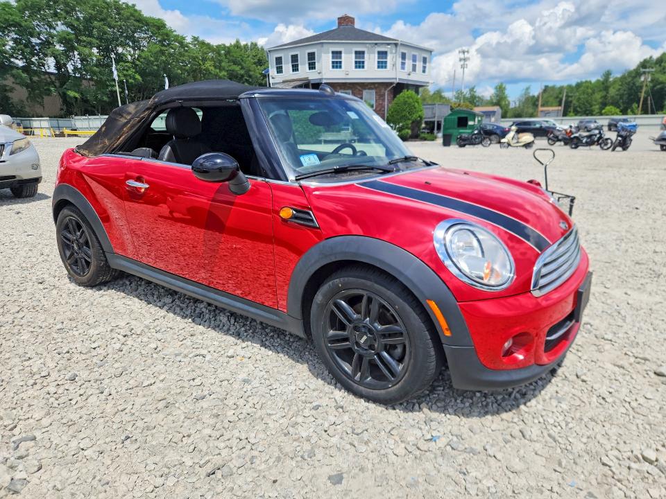 2015 Mini Cooper VIN WMWZN3C53FT861646 COPART salvage auction — ROOF, MA - CERTIFICATE OF TITLE, sold $1,700 on 2026-07-23 (photo 4)