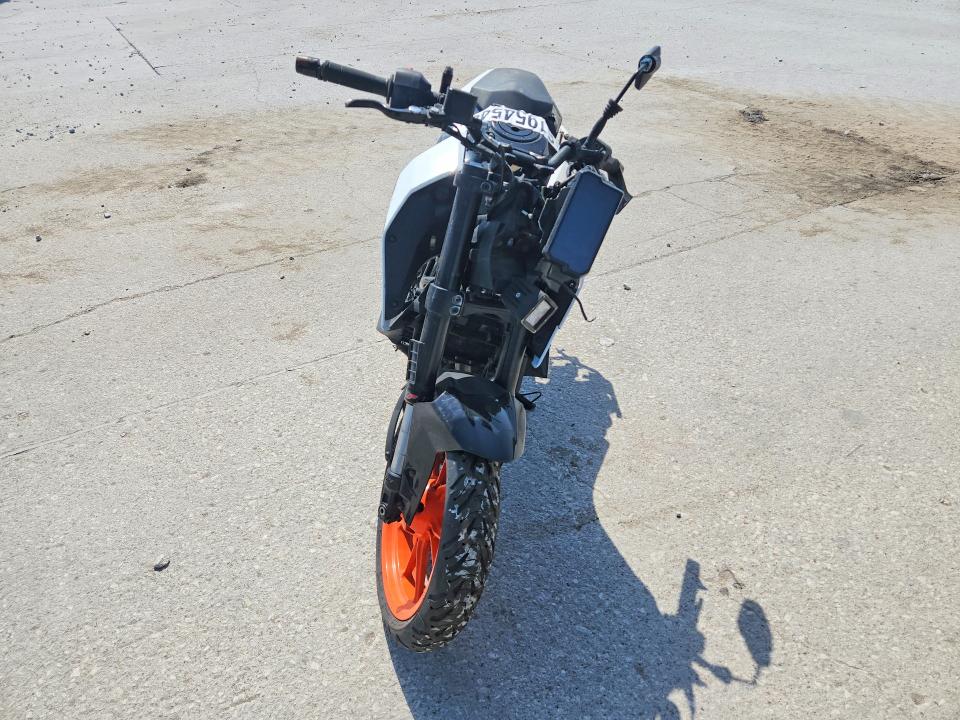 2022 Ktm 390 VIN MD2JPJ40XNC236784 COPART salvage auction — ALL OVER, TX - SALVAGE VEHICLE TITLE (P), sold $875 on 2026-10-15 (photo 2)
