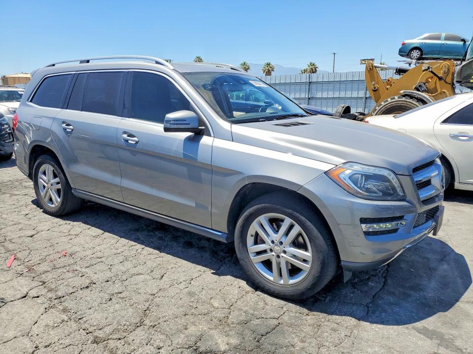 2017 Mercedes-benz Glc VIN WDC0G4JB0HF153323 COPART salvage auction — MINOR DENT/SCRATCHES, Ca - Dis/Dlr/Exp Only Clean Title, sold $950 on 2026-07-23 (photo 4)