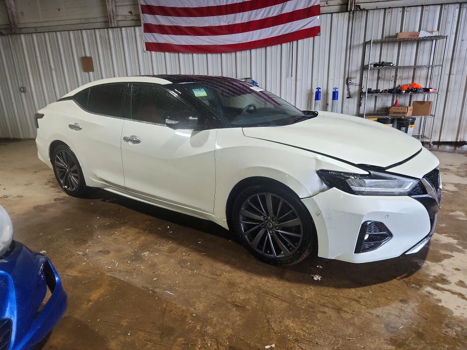 2019 Nissan Maxima VIN 1N4AA6AV0KC361847 COPART salvage auction — VANDALISM, Il - Salvage Certificate, sold $9,300 on 2026-08-05 (photo 4)