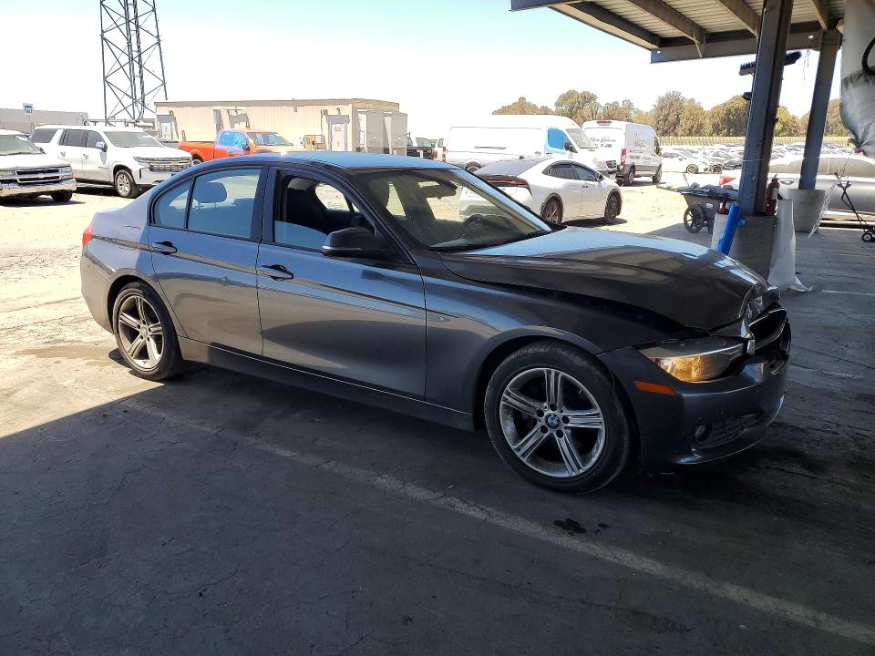2015 BMW 3er VIN WBA3B1C55FK138003 COPART salvage auction — FRONT END, Ca - Salvage Certificate, sold $1,800 on 2026-08-04 (photo 4)