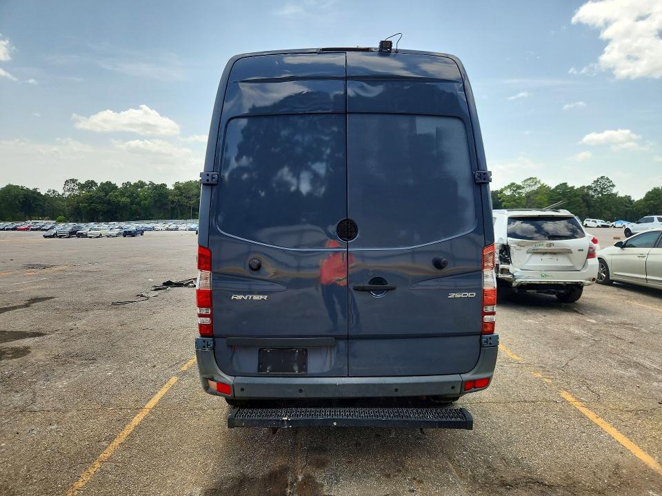 2018 Mercedes-benz Sprinter VIN WD3PE7CD6JP635573 COPART salvage auction — MECHANICAL, Fl - Certificate Of Title, sold $700 on 2026-07-27 (photo 6)