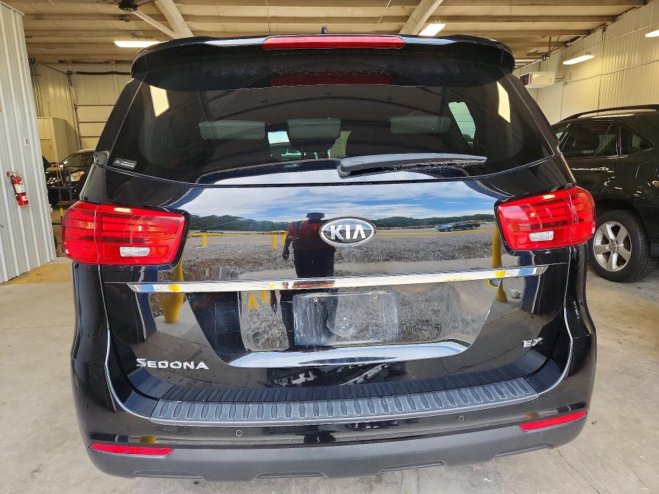 2020 Kia SEDONA VIN KNDMB5C18L6642206 COPART salvage auction — SIDE, MN - CERT OF TITLE-SALVAGE, sold $250 on 2026-07-28 (photo 6)