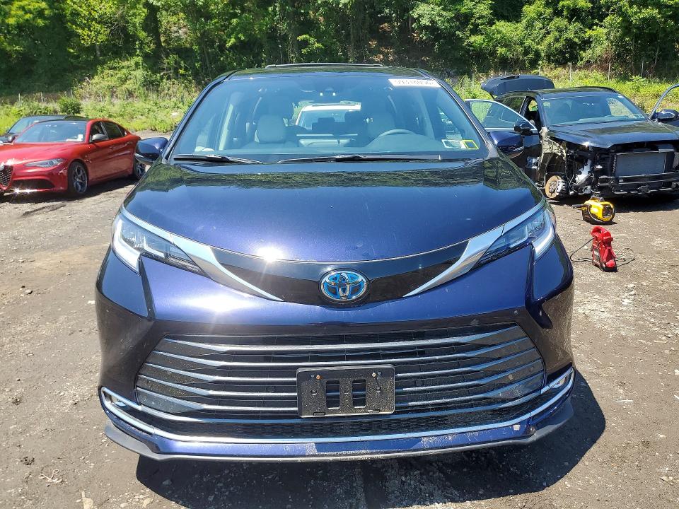 2025 Toyota Sienna VIN 5TDZSKFC1SS184668 COPART salvage auction — REAR END, Salvage Title, sold $27,500 on 2026-07-14 (photo 5)