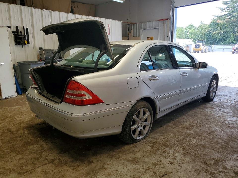 2007 Mercedes-benz C class VIN WDBRF92H67F850640 COPART salvage auction — REAR END, Me - Cert Of Title-Salvage Collisio, sold $90 on 2026-07-23 (photo 3)