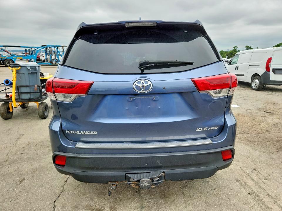 2018 Toyota VIN 5TDJZRFH2JS820946 COPART salvage auction — FRONT END, Pa - Certificate Of Salvage, sold $7,100 on 2026-07-17 (photo 6)