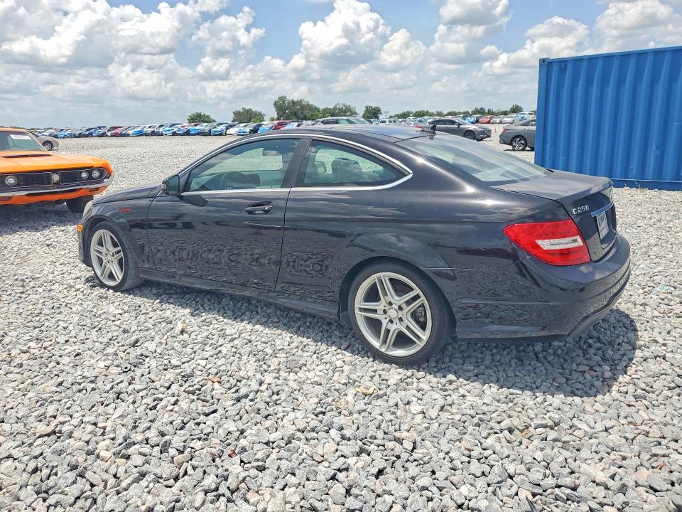 2015 Mercedes-benz C-klasse VIN WDDGJ4HB3FG415988 COPART salvage auction — NORMAL WEAR, Fl - Certificate Of Title, sold $1,300 on 2026-07-31 (photo 2)