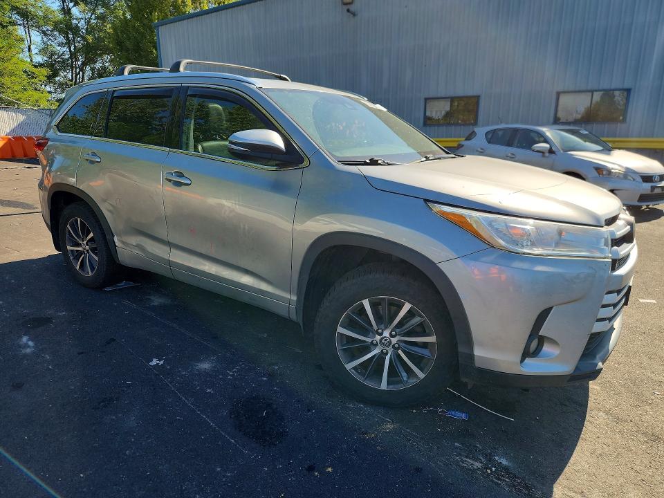 2017 Toyota Highlander VIN 5TDJZRFH1HS511706 COPART salvage auction — UNDERCARRIAGE, Or - Salvage Title Certificate, sold $9,000 on 2026-08-24 (photo 4)