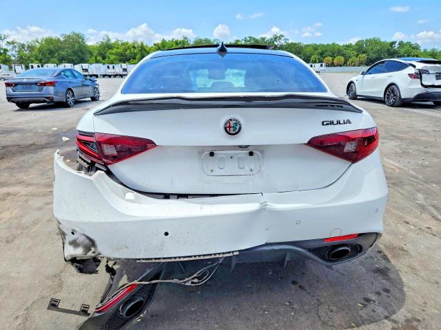 2019 Alfa romeo Giulia VIN ZARFAMAN6K7599575 COPART salvage auction — FRONT END, Fl - Certificate Of Title, sold $1,050 on 2026-07-27 (photo 6)