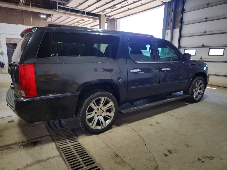 2011 Cadillac Escalade VIN 1GYS4KEF6BR155814 COPART salvage auction — MECHANICAL, Mn - Non Public Clean Title, sold $775 on 2026-07-23 (photo 3)