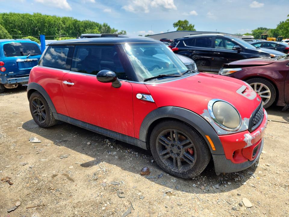 2011 Mini Cooper VIN WMWSV3C50BTY25229 COPART salvage auction — NORMAL WEAR, Fl - Certificate Of Title, sold $225 on 2026-07-14 (photo 4)