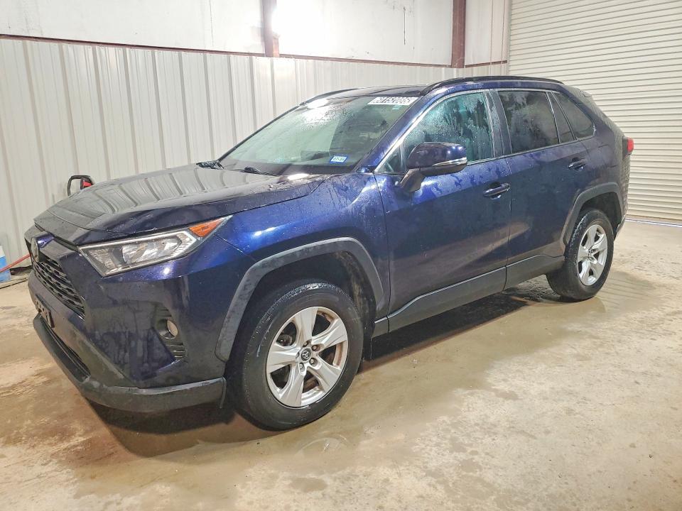 2021 Toyota Rav4 VIN 2T3P1RFV5MW152523 COPART salvage auction — MINOR DENT/SCRATCHES, TX - CERTIFICATE OF TITLE, sold $10,400 on 2026-07-28 (photo 1)