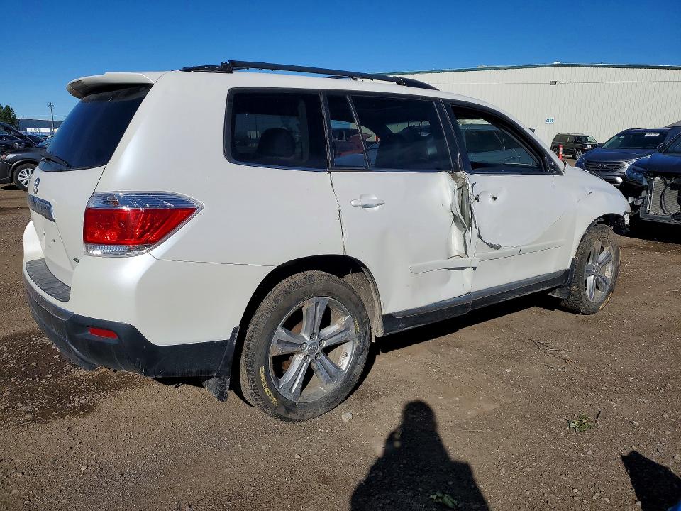 2013 Toyota Highlander VIN 5TDBK3EH1DS207972 COPART salvage auction — VANDALISM, Ab - Bos - Salvage, sold $375 on 2026-07-28 (photo 3)