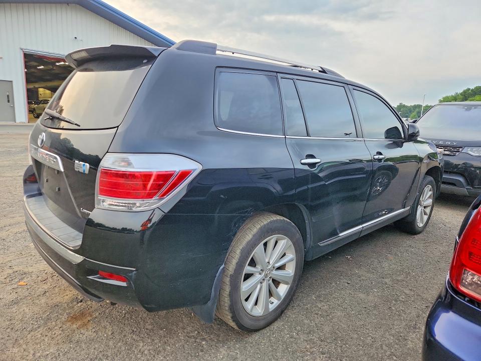 2013 Toyota Highlander VIN JTEDC3EH5D2014247 COPART salvage auction — MINOR DENT/SCRATCHES, Ct - Certificate Of Title, sold $3,850 on 2026-07-31 (photo 3)