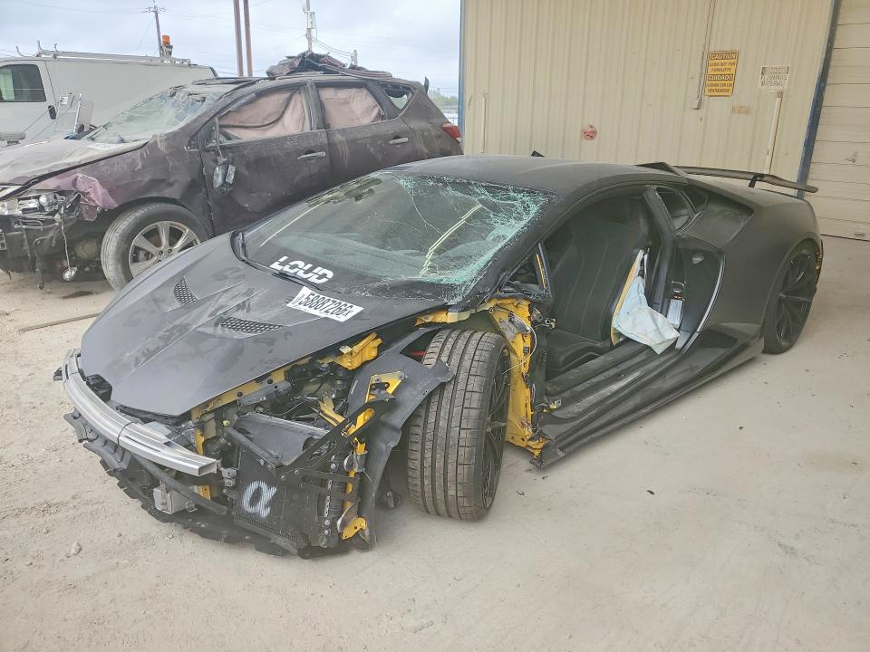 2015 Lamborghini VIN ZHWUC1ZF1FLA01505 COPART salvage auction — FRONT END, TX - SALVAGE VEHICLE TITLE, sold $94,000 on 2026-10-08 (photo 1)