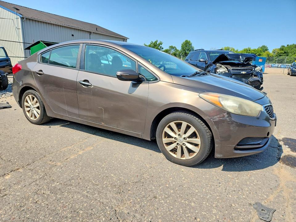2014 Kia Forte VIN KNAFX4A6XE5101960 COPART salvage auction — MECHANICAL, Mn - Certificate Of Title, sold $225 on 2026-07-28 (photo 4)