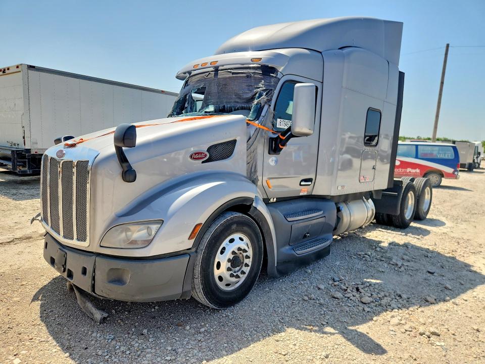 2020 Peterbilt 579 VIN 1XPBD49X1LD675937 — COPART salvage auction photo