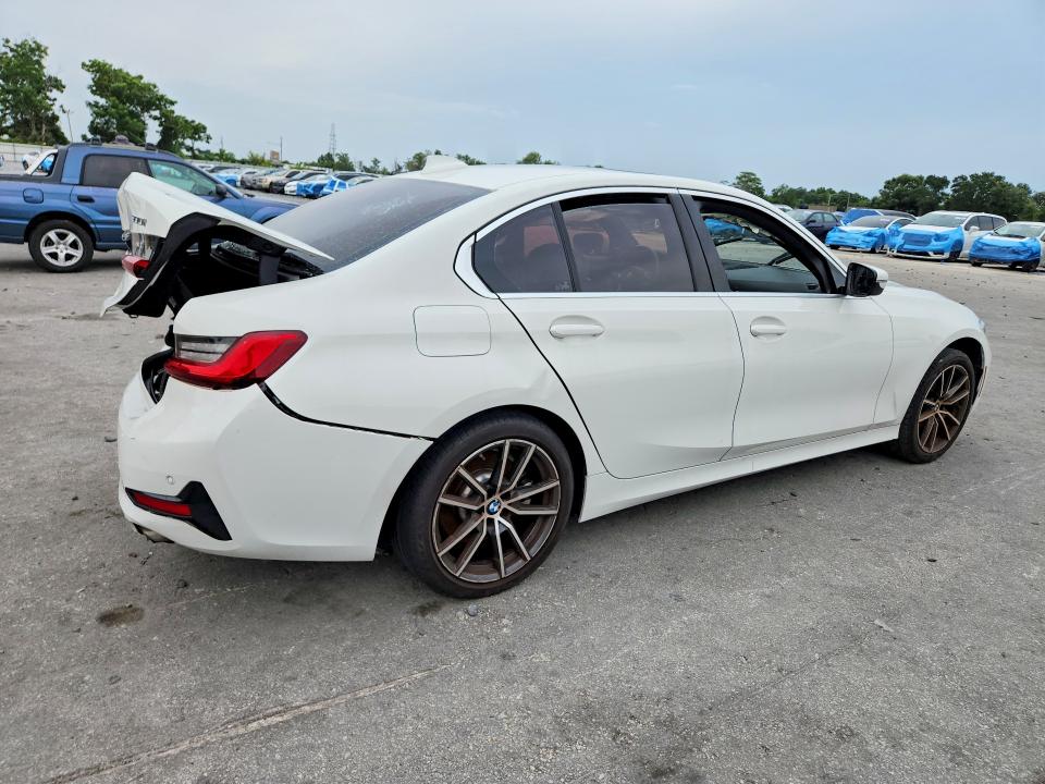 2019 BMW 3er VIN WBA5R1C55KAE82213 COPART salvage auction — REAR END, Fl - Certificate Of Title (P), sold $30 on 2026-07-30 (photo 3)