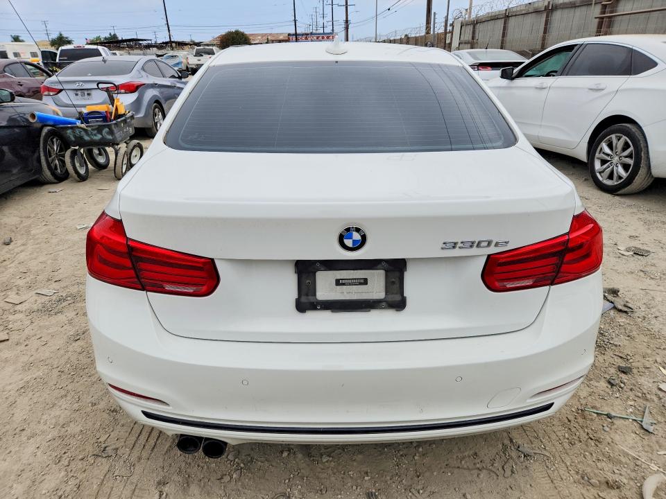 2017 BMW 3er VIN WBA8E1C53HK480002 COPART salvage auction — MINOR DENT/SCRATCHES, Ca - Dis/Dlr/Exp Only Clean Title, sold $5,700 on 2026-07-27 (photo 6)