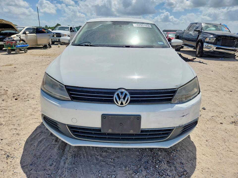2014 Volkswagen Jetta VIN 3VWLL7AJ5EM416888 COPART salvage auction — FRONT END, Tx - Certificate Of Title, sold $750 on 2026-08-09 (photo 5)