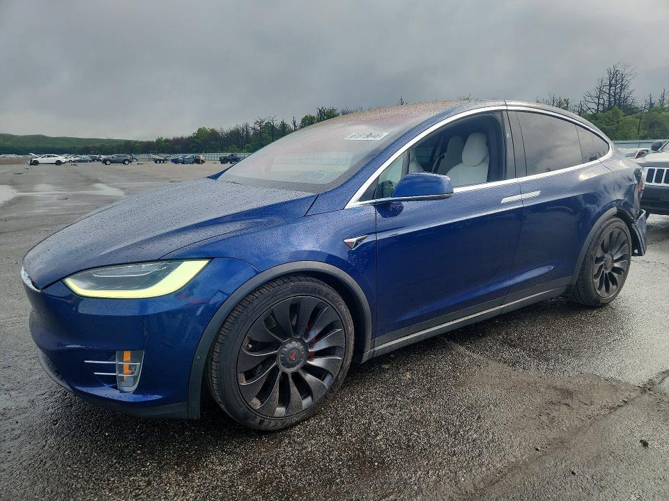 2017 Tesla Model x VIN 5YJXCBE40HF075999 — COPART salvage auction photo