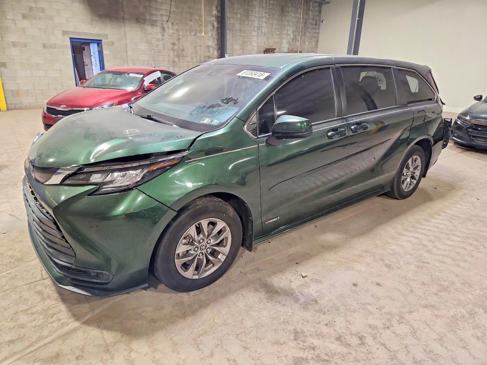 2021 Toyota Sienna VIN 5TDKRKECXMS023723 — COPART salvage auction photo