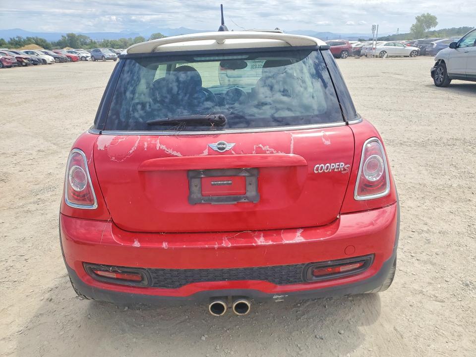 2011 Mini Cooper VIN WMWSV3C5XBTY12231 COPART salvage auction — MINOR DENT/SCRATCHES, Ca - Dis/Dlr/Exp App For Dup Clean, sold $300 on 2026-09-04 (photo 6)