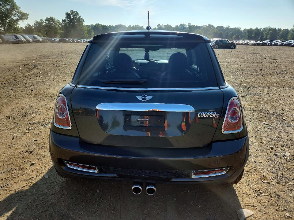 2011 Mini Cooper s VIN WMWSV3C51BTY15549 COPART salvage auction — NORMAL WEAR, NJ - CERTIFICATE OF TITLE, sold $575 on 2026-07-27 (photo 6)