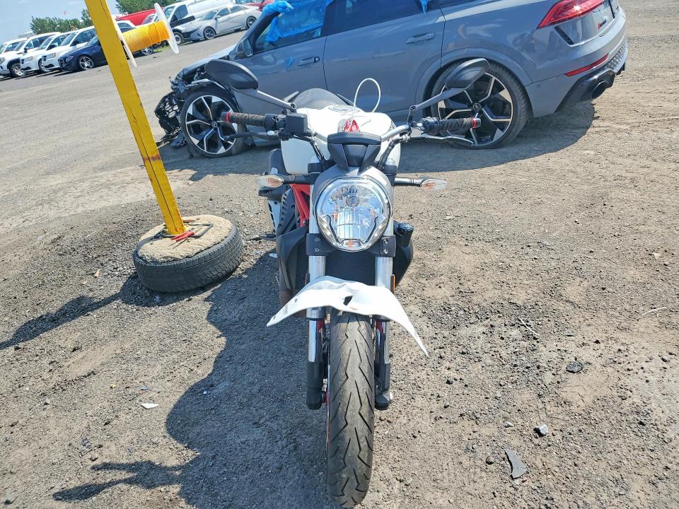 2015 Ducati Monster VIN ZDM1RBTS1FB014722 COPART salvage auction — FRONT END, Qc - Gravement Accidente, sold $1,150 on 2026-08-18 (photo 2)