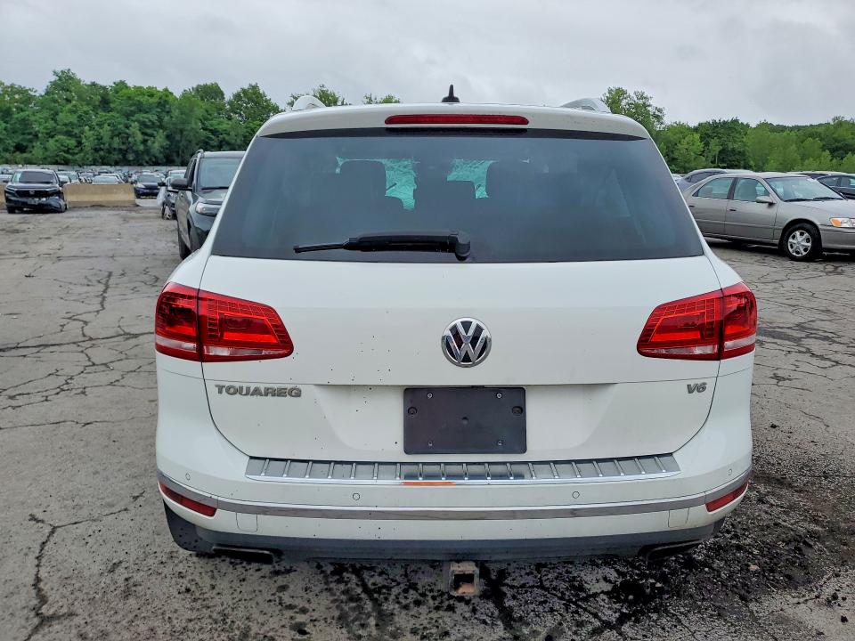 2016 Volkswagen Touareg VIN WVGEF9BP5GD011013 COPART salvage auction — ROLLOVER, Ny - Mv-907A Salvage Certificate, sold $500 on 2026-07-16 (photo 6)